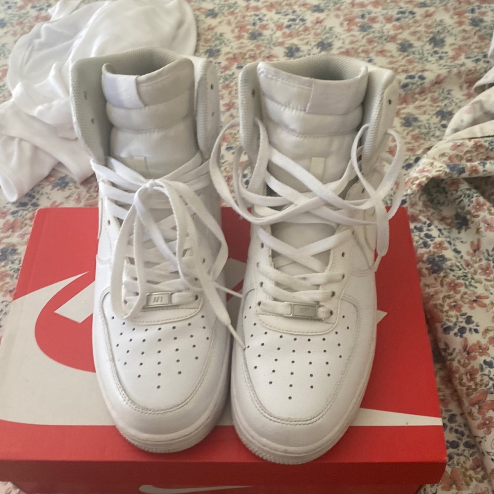 Air Force 1’s authentic great shape worn with love sole in tack